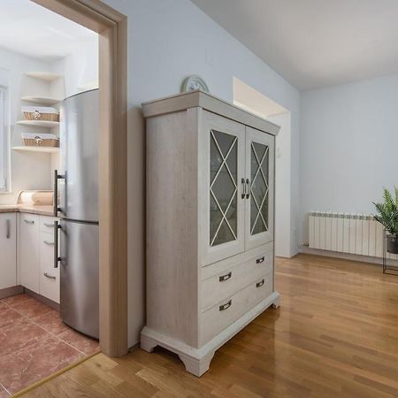 Apartment Melarnian Near The Beach In Umago Esterno foto