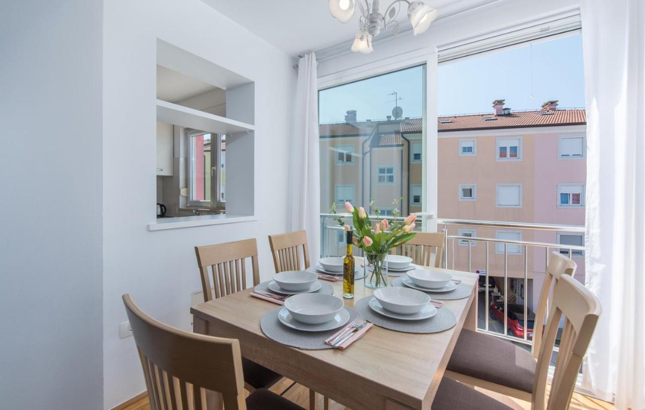 Apartment Melarnian Near The Beach In Umago Esterno foto