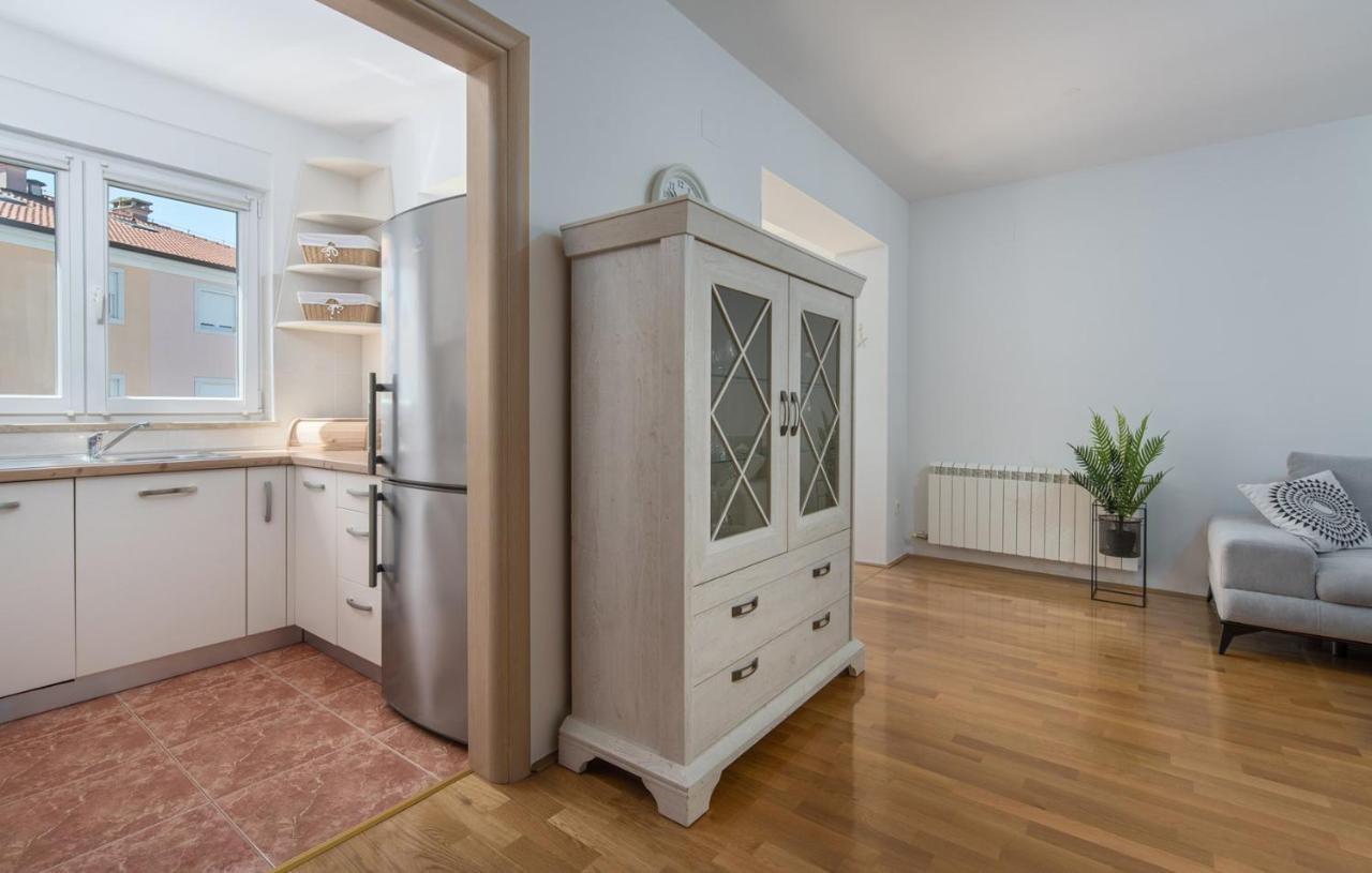 Apartment Melarnian Near The Beach In Umago Esterno foto