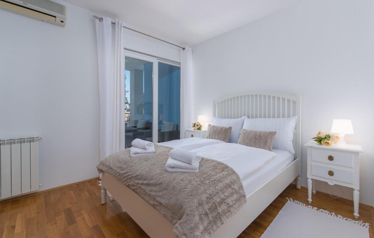 Apartment Melarnian Near The Beach In Umago Esterno foto