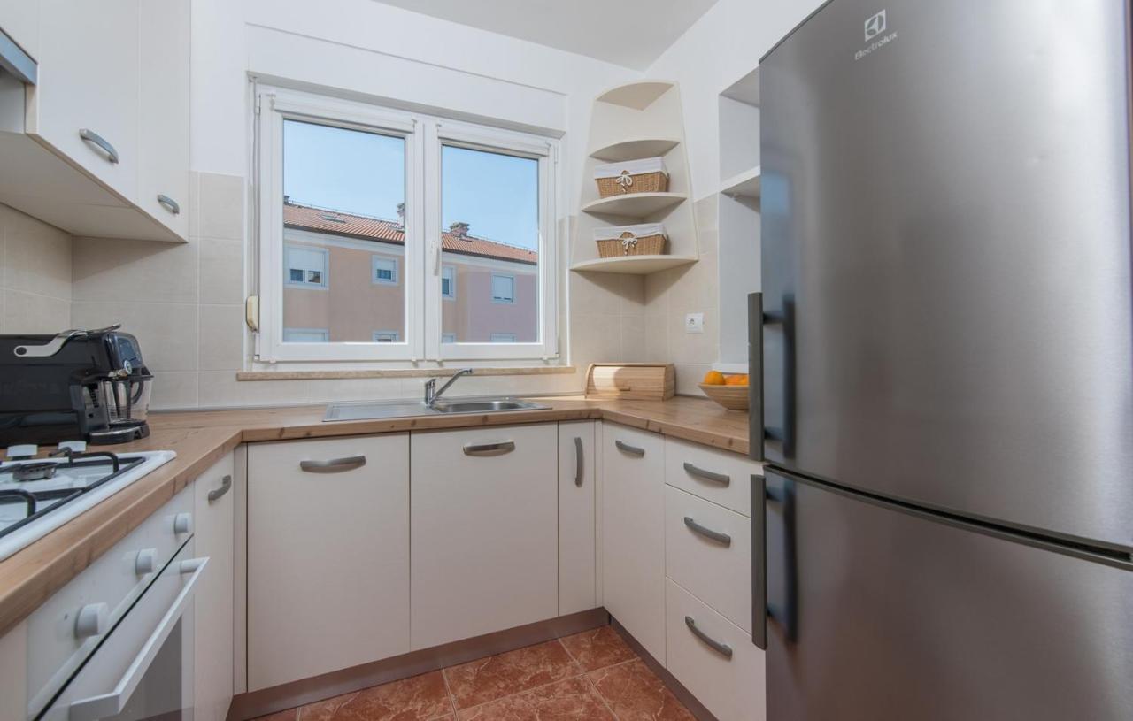 Apartment Melarnian Near The Beach In Umago Esterno foto