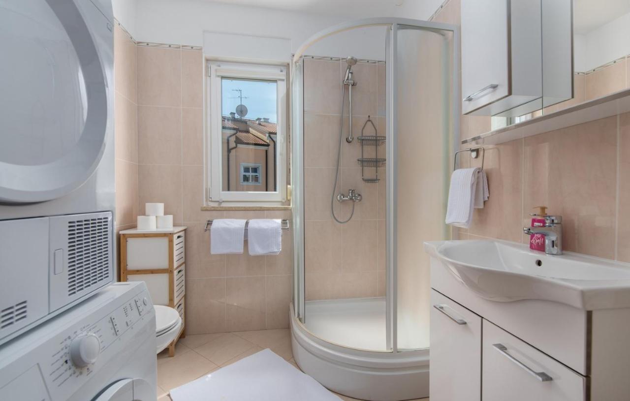 Apartment Melarnian Near The Beach In Umago Esterno foto