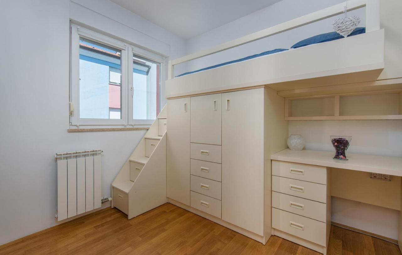 Apartment Melarnian Near The Beach In Umago Esterno foto