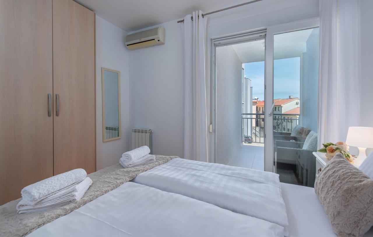 Apartment Melarnian Near The Beach In Umago Esterno foto